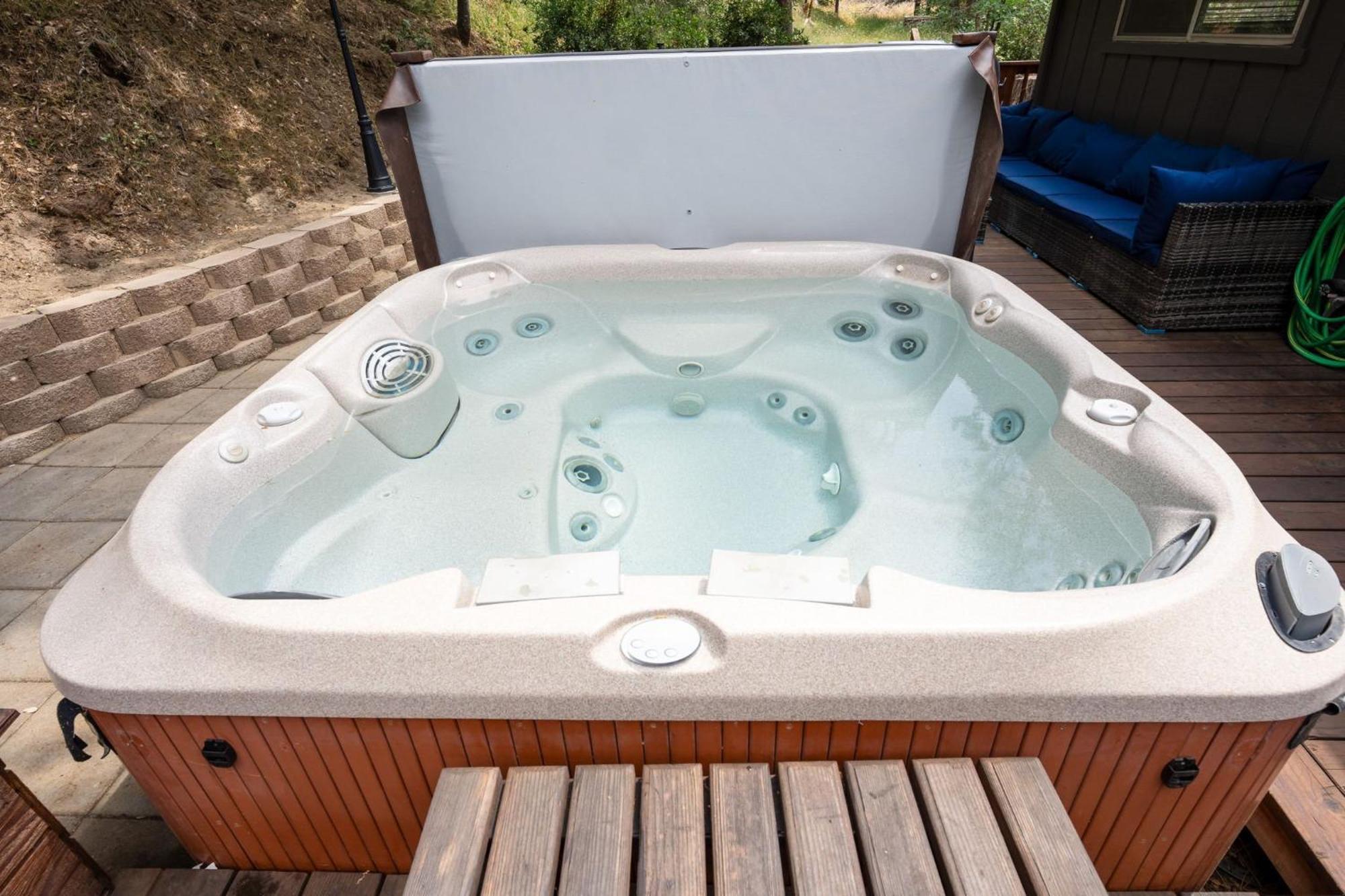 Sierra Mountain Escape - Brand New Spa/Game Room Holiday home *