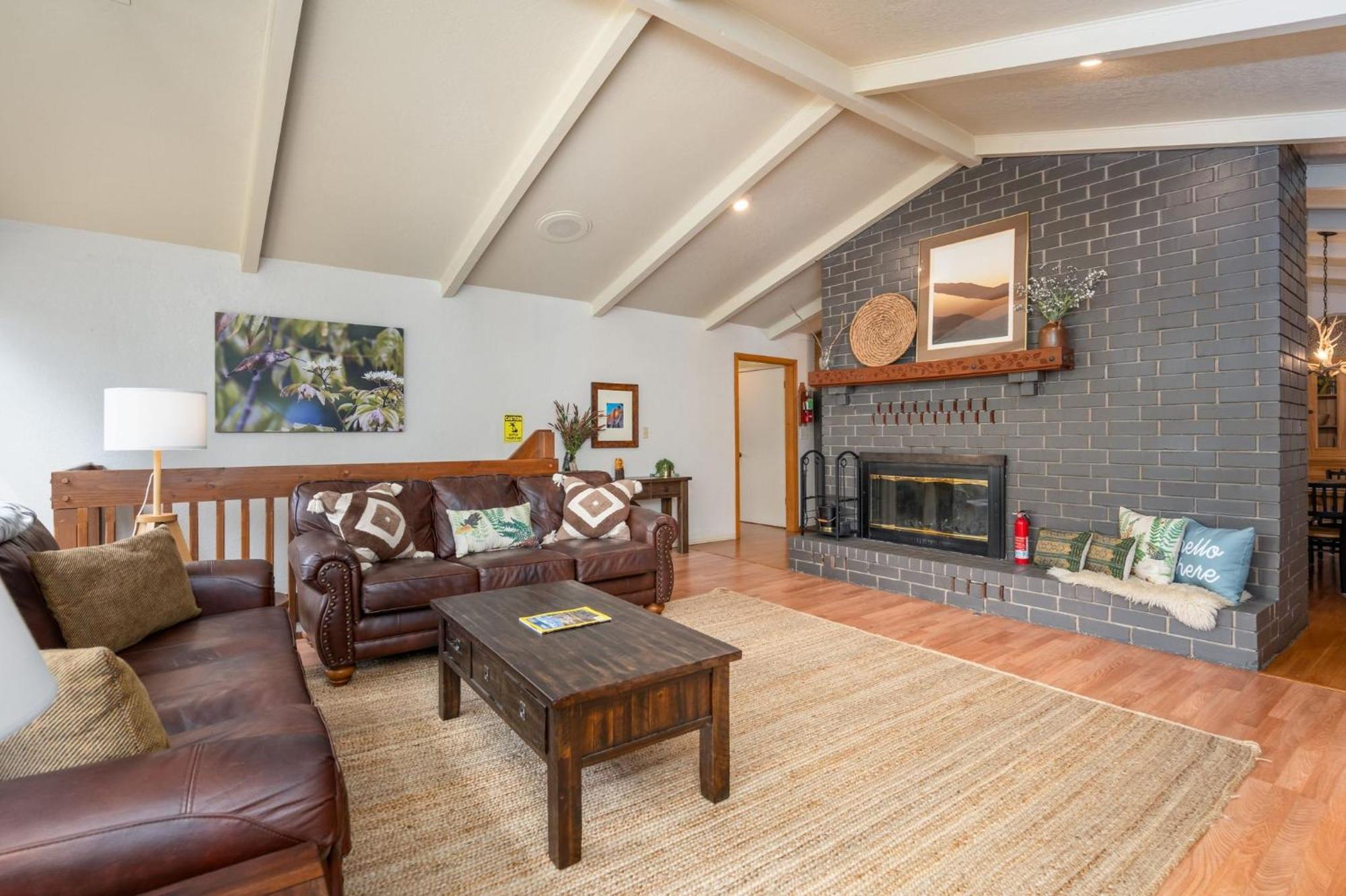 Sierra Mountain Escape - Brand New Spa/Game Room * Oakhurst